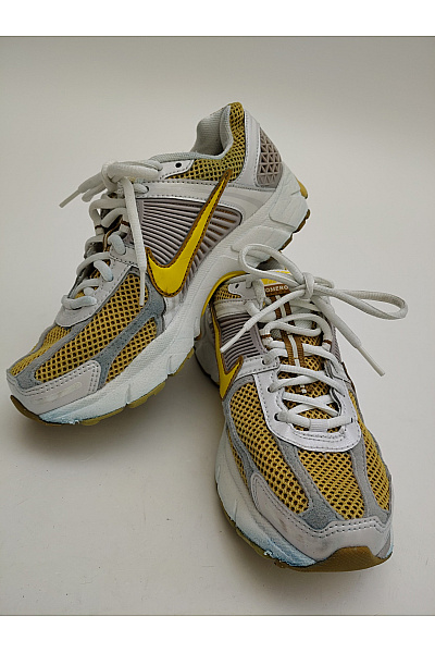 Nike Dámské tenisky Wmns Zoom Vomero 5 Žluté Šedé Bílé Vel. US 6.5 | Nike | obrázek 10