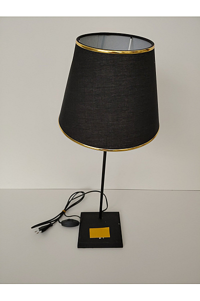 Černá stolní lampa se zlatým lemem | Unimoda | obrázek 2
